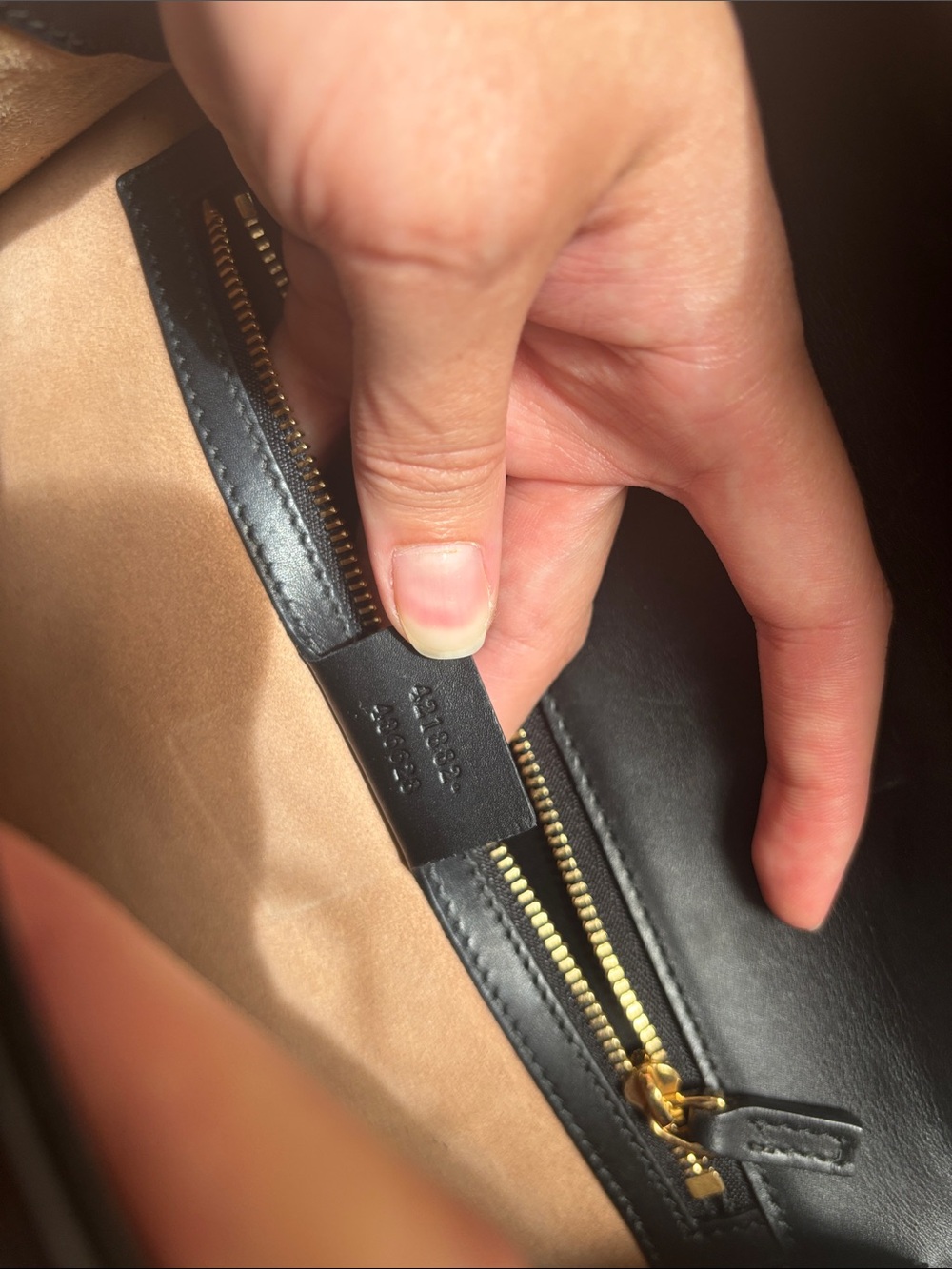 Gucci Sylvie Black Leather Shoulder Bag with Gold Chain and Red-Green Accent - Picture 11 of 17